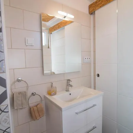 Andrej A2 3* Veli Losinj