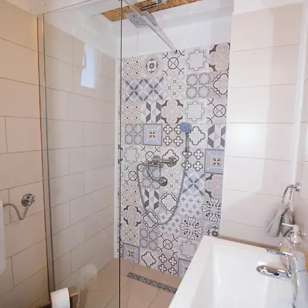 Andrej A2 3* Veli Losinj